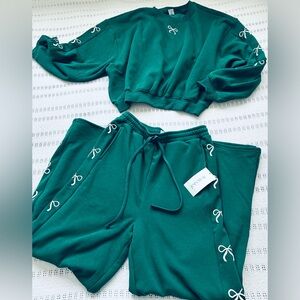 Elegant green and white bows Sweatshirt and sweatpants set